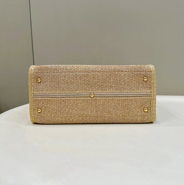 펜디 선샤인 미디엄 내추럴 스트로 [매장가 410만원대]