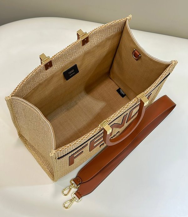 펜디 선샤인 미디엄 내추럴 스트로 [매장가 410만원대]