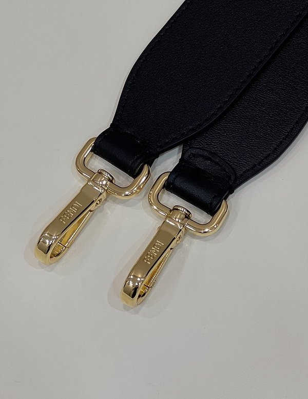 펜디 선샤인 미디엄 블랙 패턴 [매장가 440만원대]