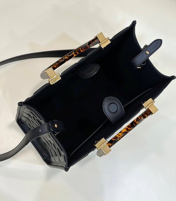 펜디 선샤인 스몰 블랙 가죽 쇼퍼백 [매장가 350만원대]