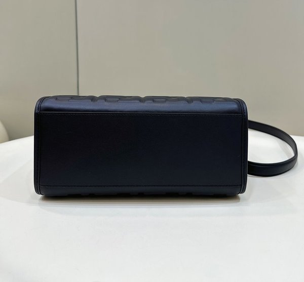 펜디 선샤인 스몰 블랙 가죽 쇼퍼백 [매장가 350만원대]