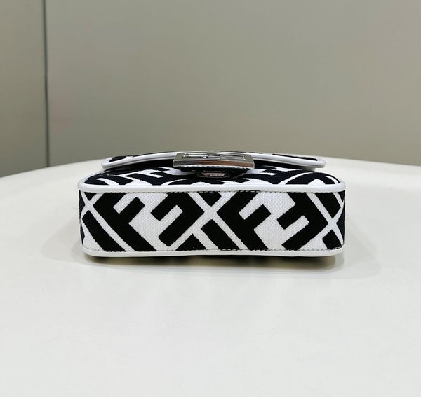 펜디 바게트 미니 화이트FF [매장가 290만원대]