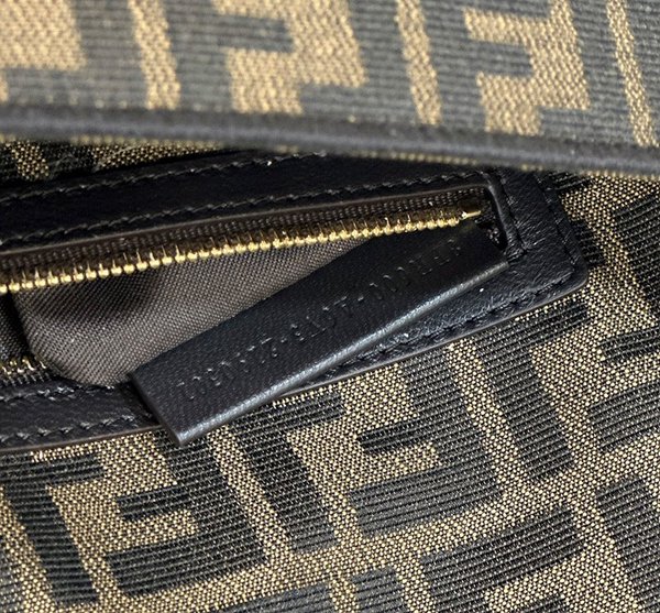 펜디 바게트 자카드FF [매장가 430만원대]