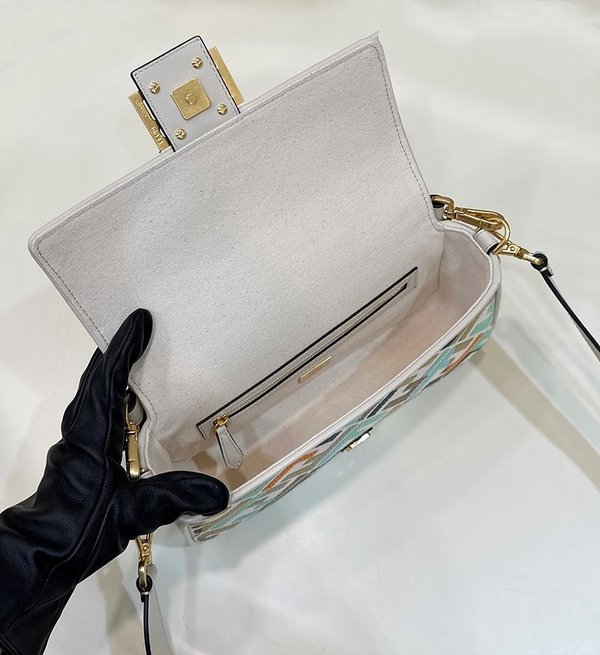 펜디 바게트 멀티FF [매장가 430만원대]