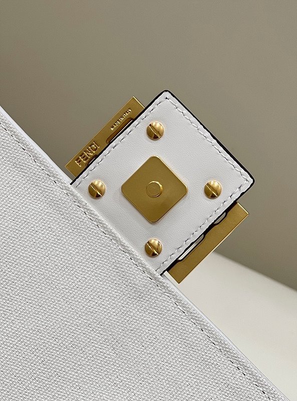 펜디 바게트 화이트FF [매장가 430만원대]