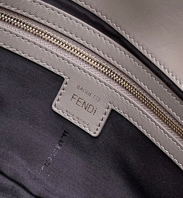 펜디 바게트 그레이 [매장가 460만원대]
