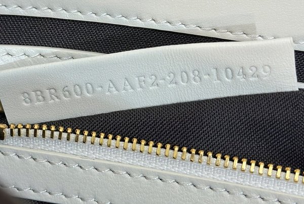 펜디 바게트 화이트 [매장가 460만원대]