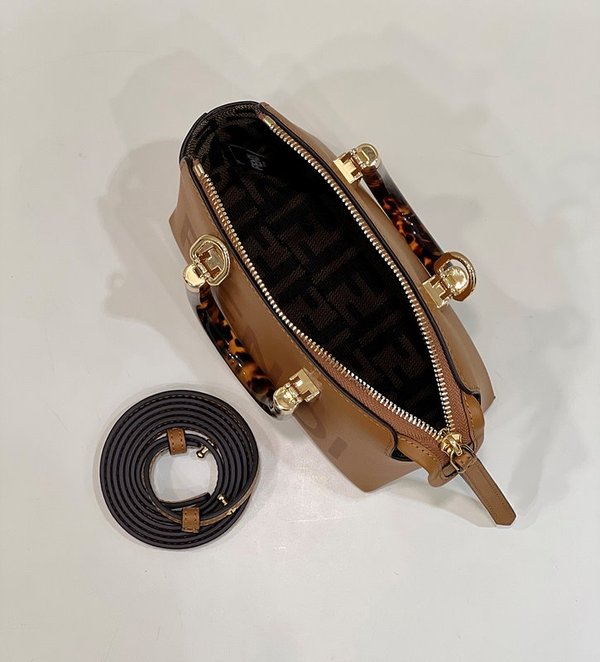 펜디 바이 더 웨이 미니 브라운 [매장가 230만원대]