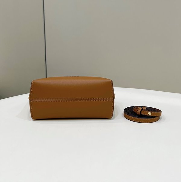 펜디 바이 더 웨이 미니 브라운 [매장가 230만원대]