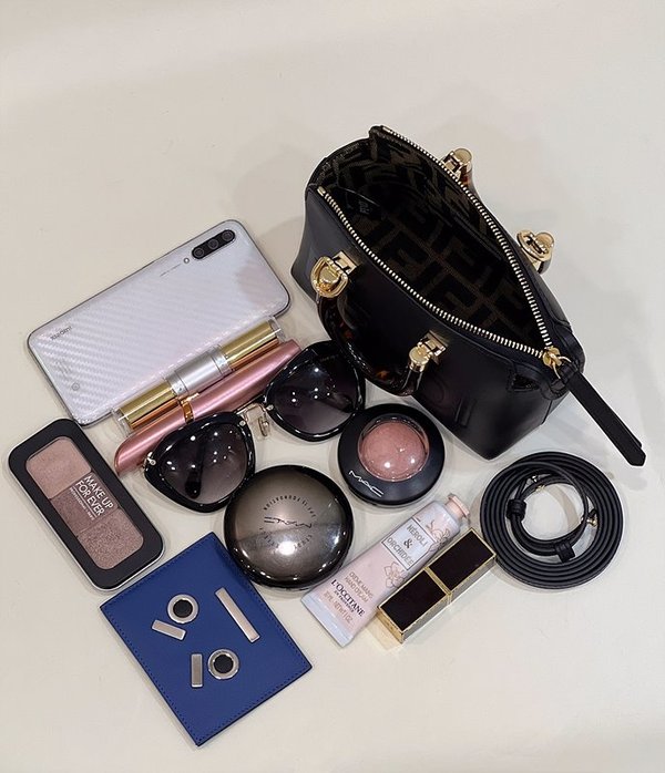 펜디 바이 더 웨이 미니 검검 [매장가 230만원대]