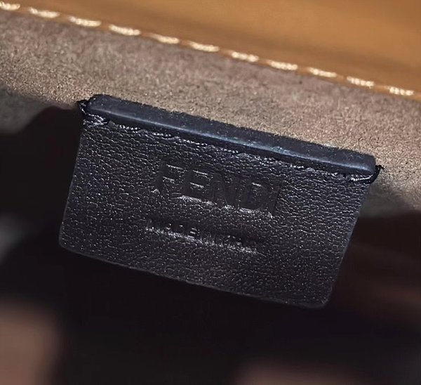 펜디 미니 선샤인 쇼퍼백 FF모티프 브라운 [매장가 260만원대]