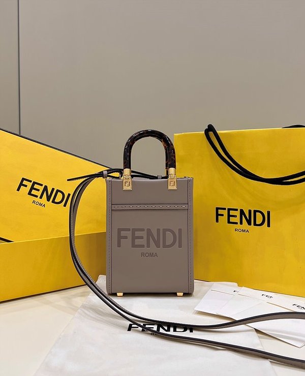 펜디 미니 선샤인 쇼퍼백 베이지 [매장가 230만원대]