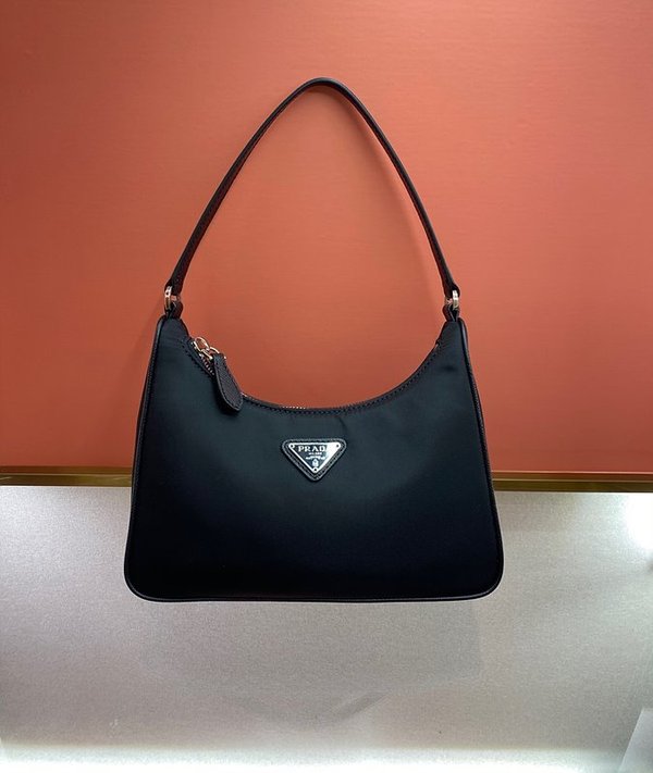 프라다 리에디션 사피아노 가죽 트리밍 리나일론 호보백 [매장가 155만원대]