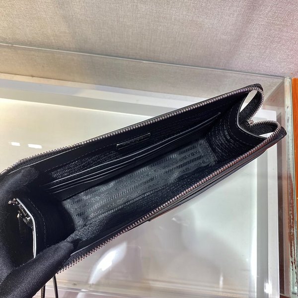 프라다 사피아노 가죽 클러치 [매장가 280만원대]