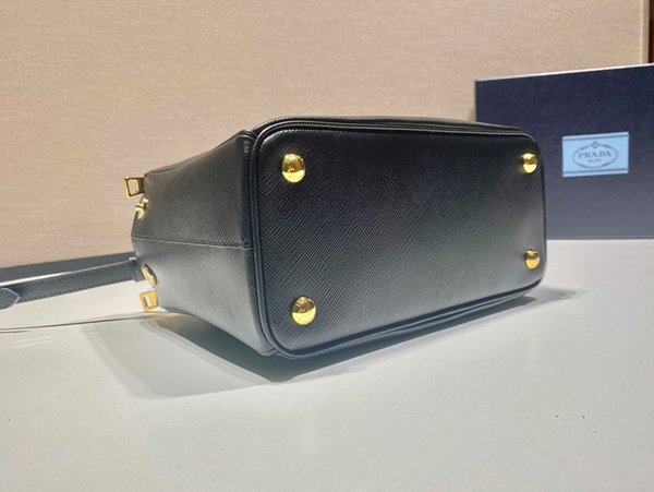 프라다 스몰 갤러리아 사피아노 가죽백 [매장가 510만원대]