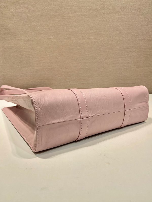 프라다 스몰 나파 가죽 토트백 [매장가 445만원대]