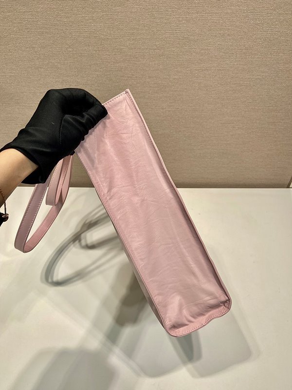 프라다 스몰 나파 가죽 토트백 [매장가 445만원대]