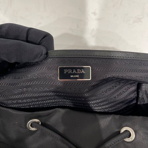 프라다 미디엄 리나일론 백팩 [매장가 345만원대]