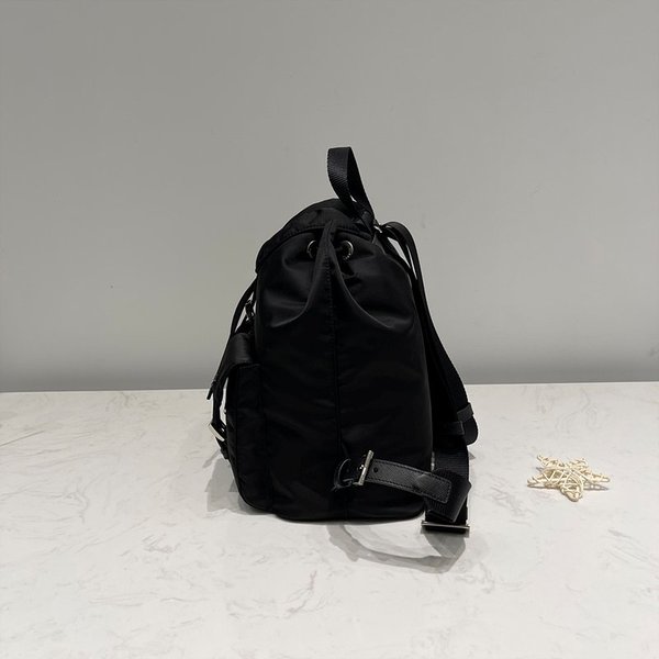 프라다 미디엄 리나일론 백팩 [매장가 345만원대]