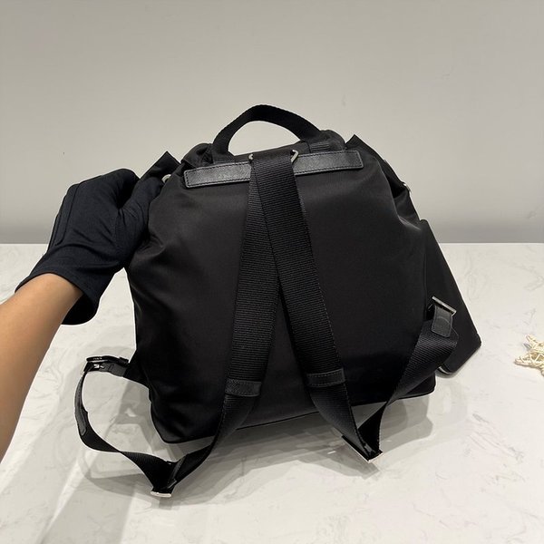 프라다 미디엄 리나일론 백팩 [매장가 345만원대]