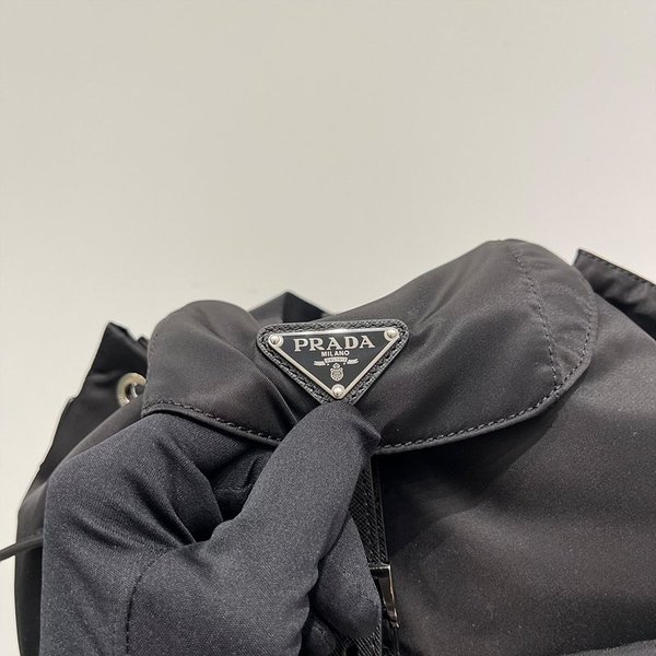 프라다 미디엄 리나일론 백팩 [매장가 345만원대]