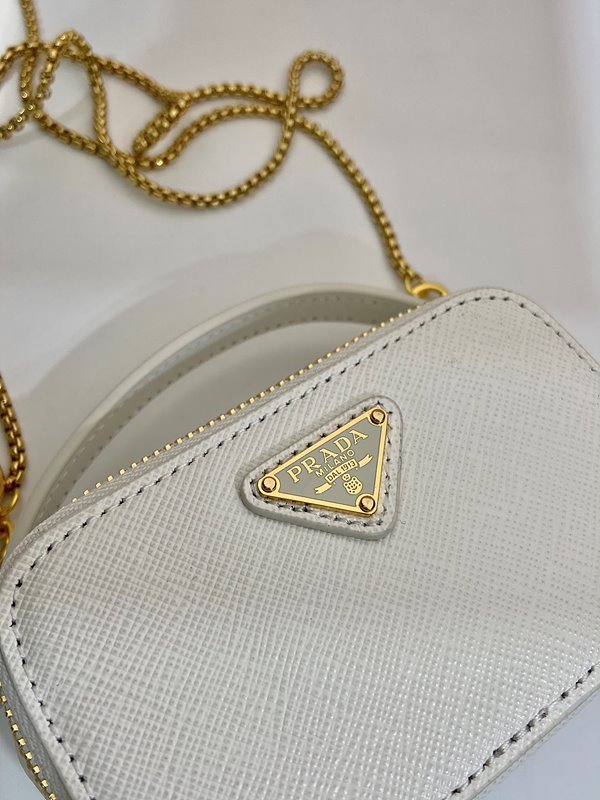 프라다 사피아노 레더 가죽 미니 파우치 [매장가 152만원대]