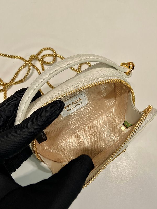 프라다 사피아노 레더 가죽 미니 파우치 [매장가 152만원대]