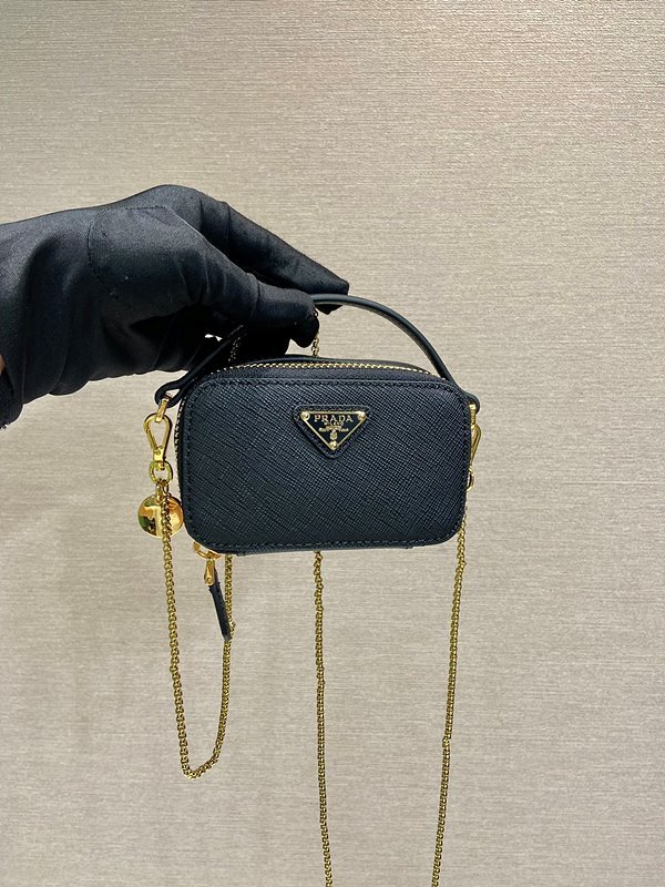 프라다 사피아노 레더 가죽 미니 파우치 [매장가 152만원대]