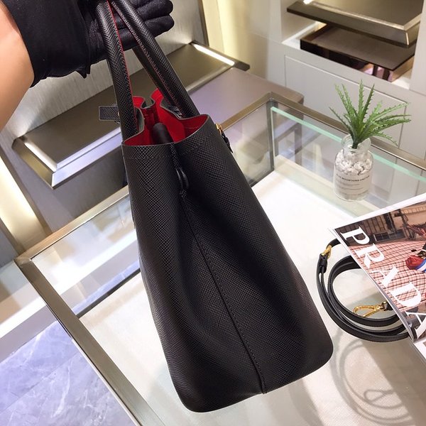 프라다 두블레 사피아노 가죽 스몰백 [매장가 595만원대]