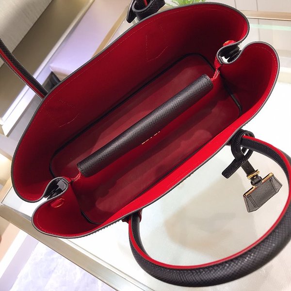 프라다 두블레 사피아노 가죽 스몰백 [매장가 595만원대]