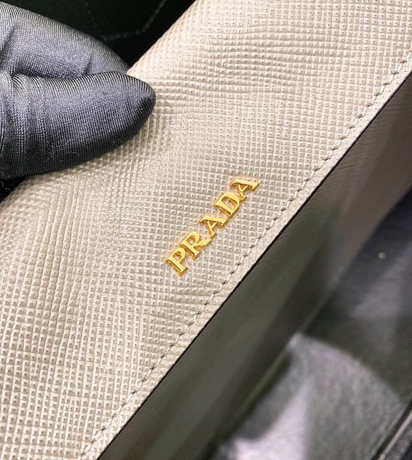 프라다 두블레 사피아노 가죽 스몰백 [매장가 595만원대]