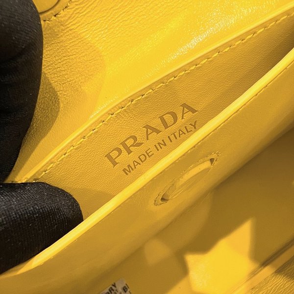 프라다 더블 사피아노 가죽 미니백 [매장가 495만원대]