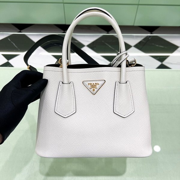 프라다 더블 사피아노 가죽 미니백 [매장가 495만원대]