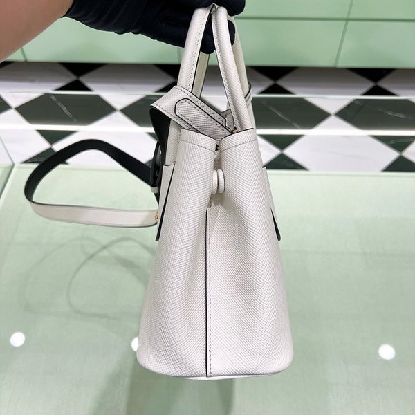 프라다 더블 사피아노 가죽 미니백 [매장가 495만원대]