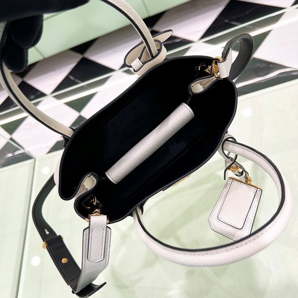 프라다 더블 사피아노 가죽 미니백 [매장가 495만원대]