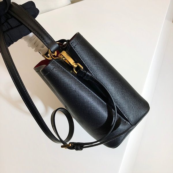 프라다 파니에 사피아노 가죽 스몰백 [매장가 450만원대]