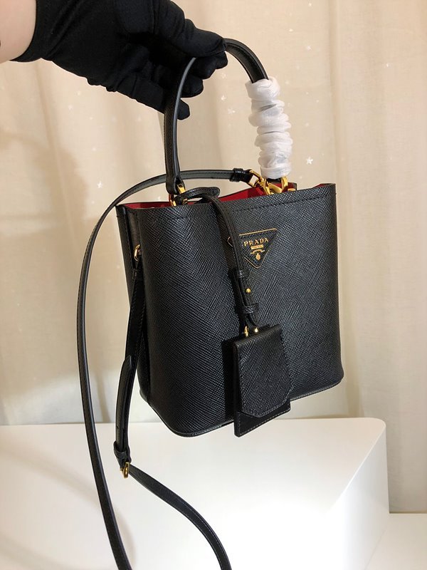 프라다 파니에 사피아노 가죽 스몰백 [매장가 450만원대]