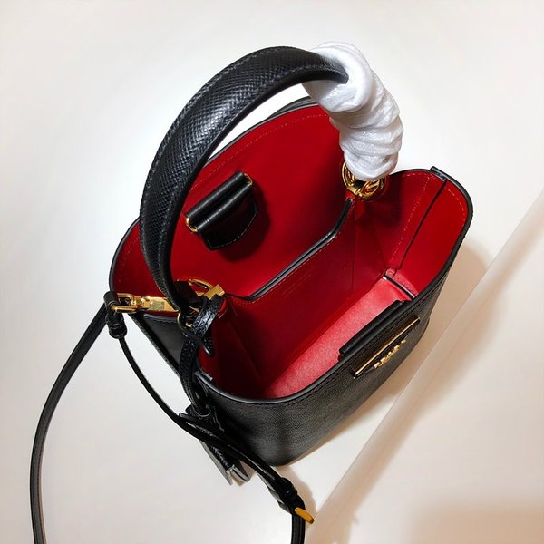 프라다 파니에 사피아노 가죽 스몰백 [매장가 450만원대]