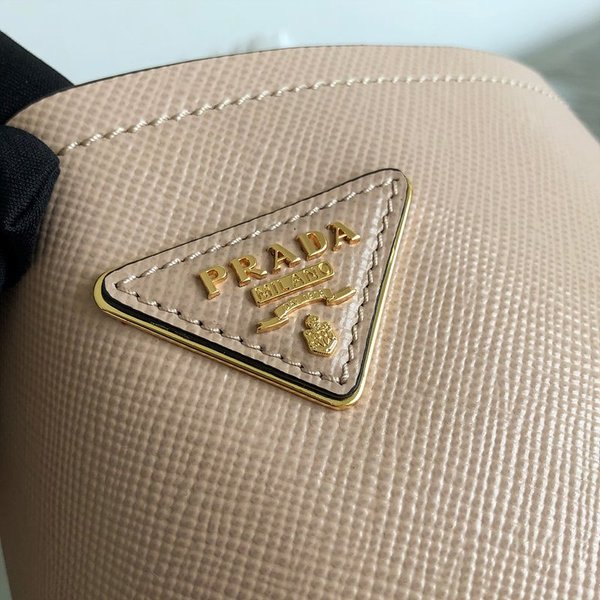 프라다 파니에 사피아노 가죽 스몰백 [매장가 450만원대]