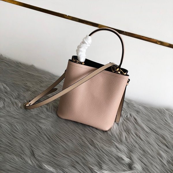 프라다 파니에 사피아노 가죽 스몰백 [매장가 450만원대]