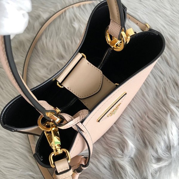 프라다 파니에 사피아노 가죽 스몰백 [매장가 450만원대]