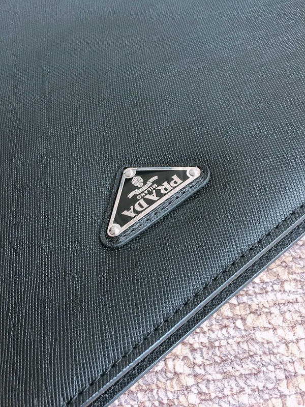 프라다 사피아노 가죽 도큐먼트 홀더 [매장가 295만원대]