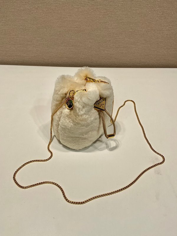 프라다 시어링 미니 파우치 [매장가 195만원대]