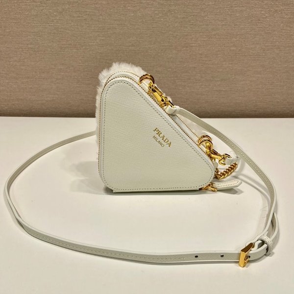 프라다 트라이앵글 시어링 및 사피아노 가죽 미니 파우치 [매장가 205만원대]