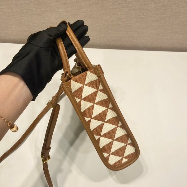 프라다 심볼 자수 패브릭 미니백 [매장가 320만원대]