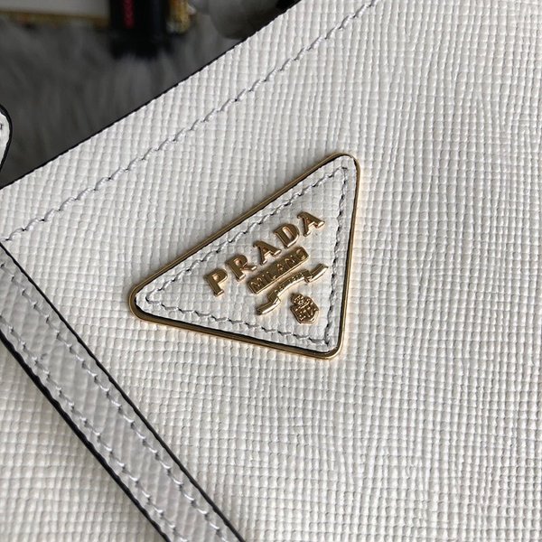 프라다 파니에 사피아노 가죽 스몰백 [매장가 430만원대]