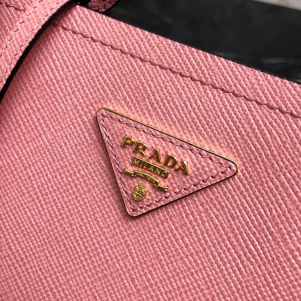 프라다 파니에 사피아노 가죽 스몰백 [매장가 430만원대]