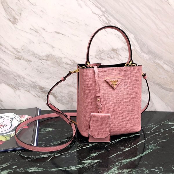 프라다 파니에 사피아노 가죽 스몰백 [매장가 430만원대]