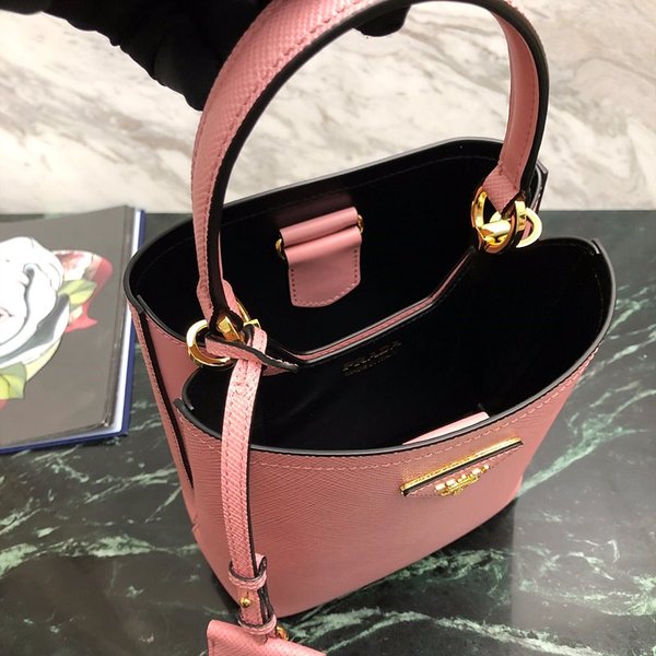 프라다 파니에 사피아노 가죽 스몰백 [매장가 430만원대]