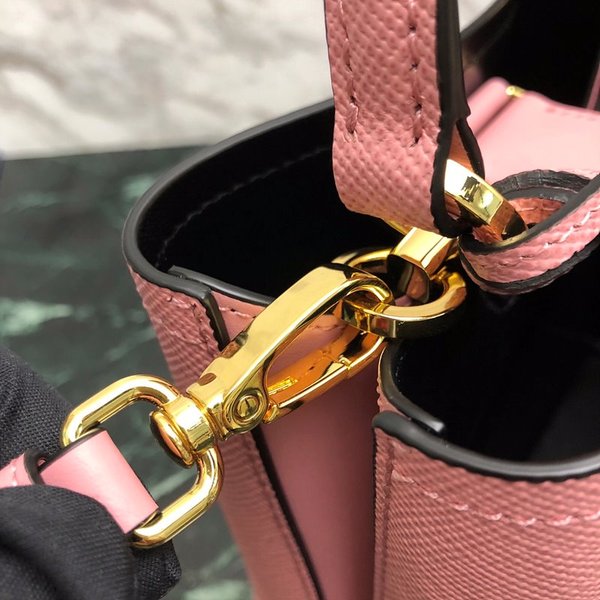 프라다 파니에 사피아노 가죽 스몰백 [매장가 430만원대]